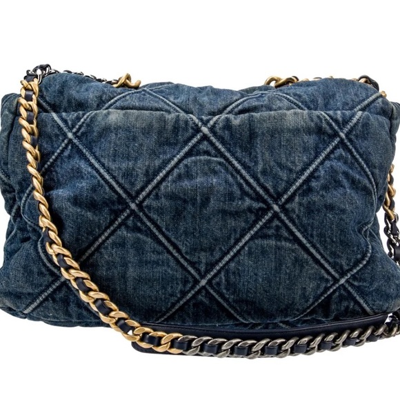 CHANEL Denim! Maxi 19 Flap Bag - Picture 3 of 4